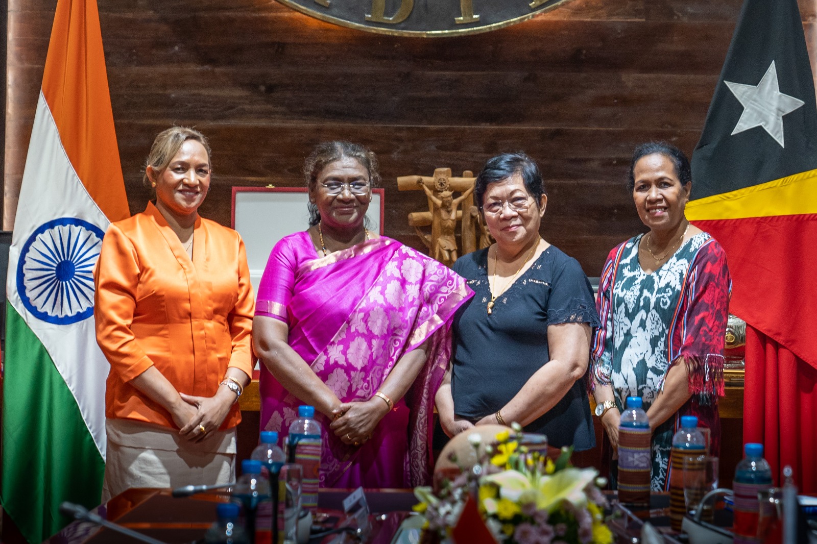 ME HAMUTUK HO PREZIDENTE REPÚBLIKA DR. JOJÉ RAMOS-HORTA SIMU PREZIDENTE REPÚBLIKA INDIA SMT. DROUPADI MURMU, DURANTE LORON 2 IHA TIMOR-LESTE