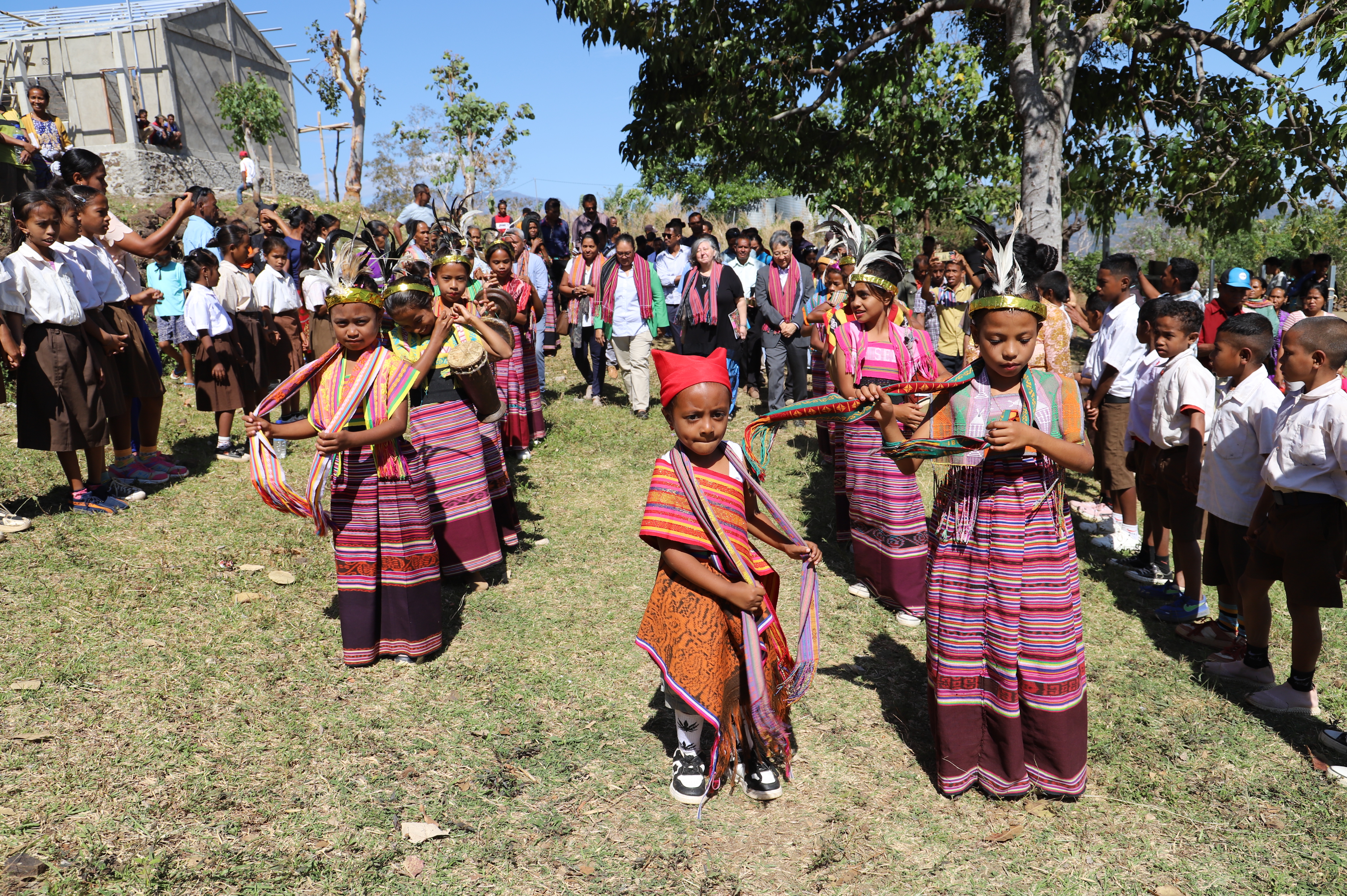 MINISTÉRIU EDUKASAUN HAMUTUK HO UNICEF NO EMBAXADOR JAPAUN INAUGURA FASILIDADE BEE, SANEAMENTU IJIENE IHA ESKOLA EBF NU. 1 , 2 IHA SUKU WAIROQUE, POSTU ADMINISTRATIVU LURO, MUNISÍPIU LAUTEM